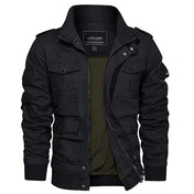 "Une élégante veste homme baroudeur noire, conçue pour allier style et fonctionnalité. Dotée de nombreuses poches pratiques et d'une fermeture éclair couverte par une patte de boutonnage, cette veste est parfaite pour les hommes actifs qui recherchent un vêtement pratique sans compromettre l'élégance. Les finitions robustes et les épaulettes ajoutent une touche d'aventure à son design, la rendant idéale pour une utilisation quotidienne en milieu urbain ou lors d'escapades en plein air.