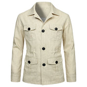 Veste saharienne en lin beige pour homme, vue de face. Dotée de poches à rabat, d'une fermeture à boutons noirs et d'un col classique, idéale pour un style décontracté mais raffiné.