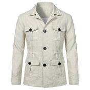 Veste saharienne en lin pour homme de couleur beige affichée de face, sans mannequin. Les caractéristiques distinctives incluent des poches à rabat et des boutons noirs contrastants, idéale pour un style décontracté ou semi-formel.
