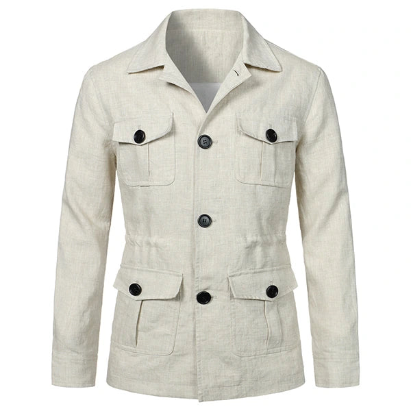 Veste saharienne en lin pour homme de couleur beige affichée de face, sans mannequin. Les caractéristiques distinctives incluent des poches à rabat et des boutons noirs contrastants, idéale pour un style décontracté ou semi-formel.